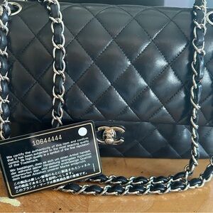Chic Black Quilted Handbag